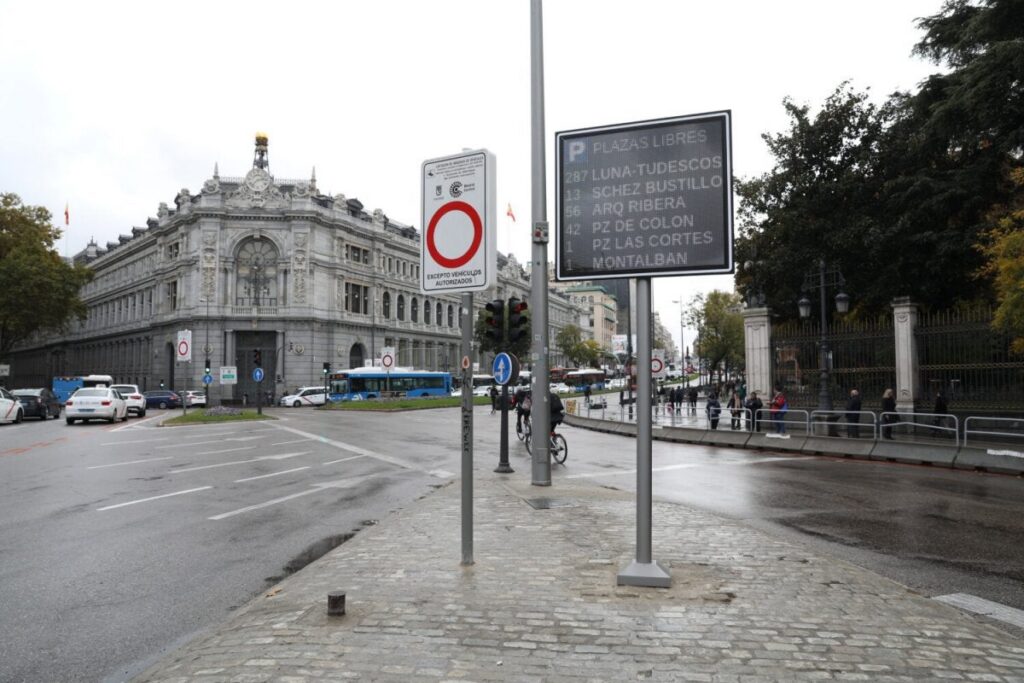El Ayuntamiento activa las pantallas de información sobre los aparcamientos de Centro